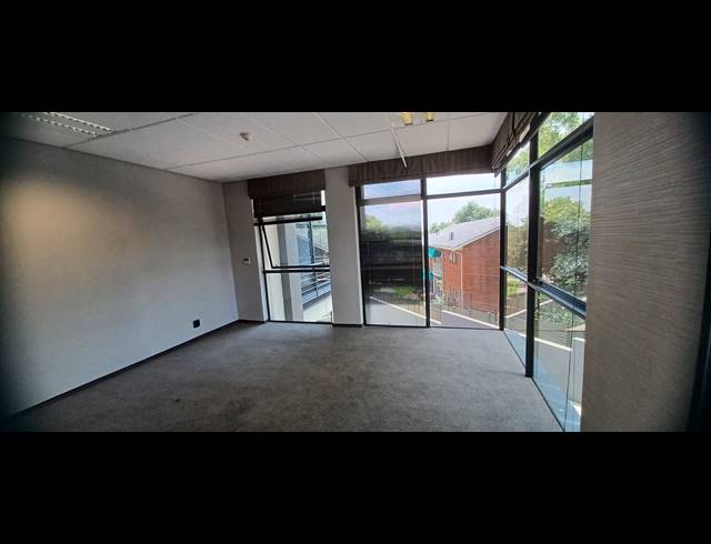 403M² OFFICE TO LET IN SANDHURST